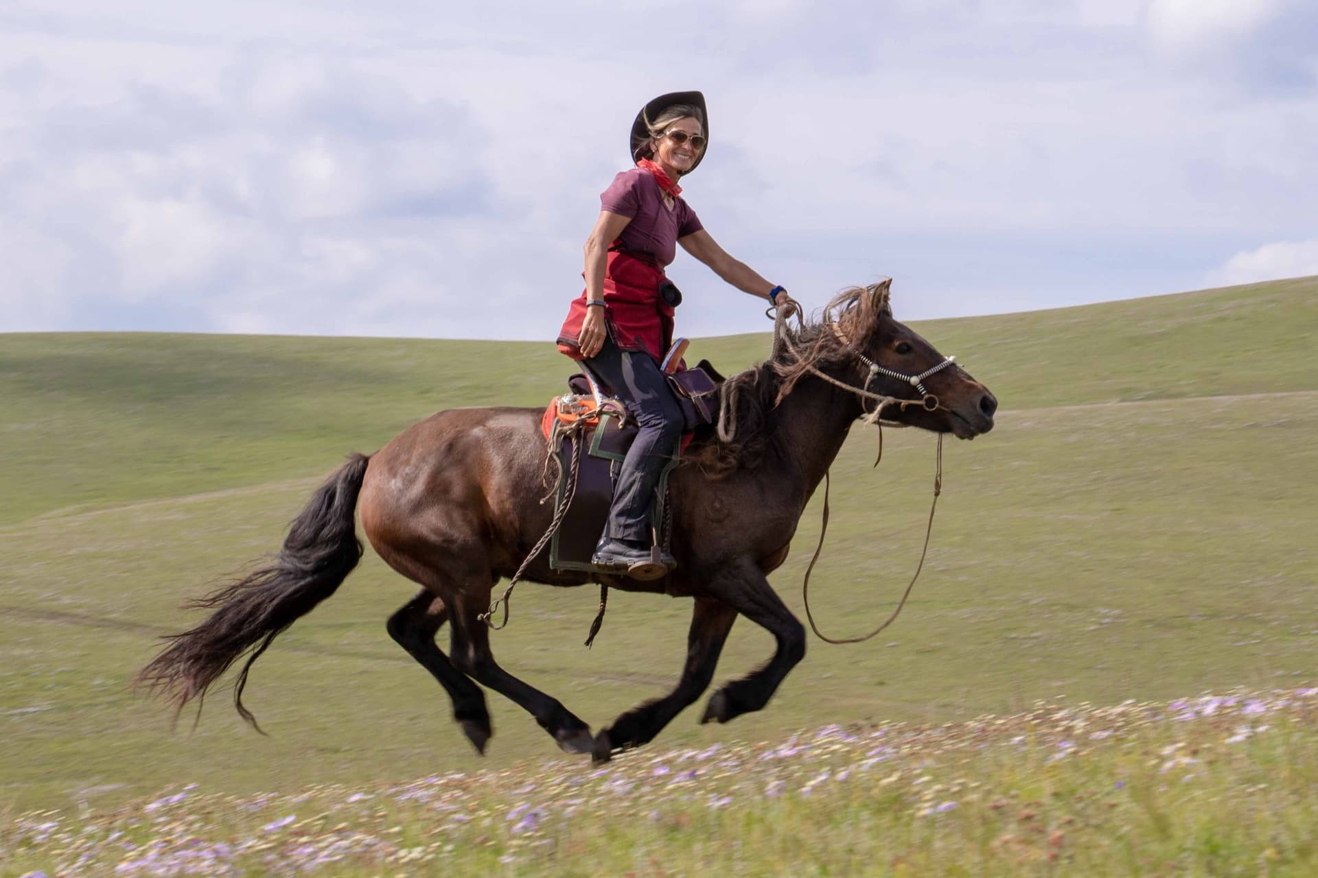 Attraversare la Mongolia a cavallo per una buona causa