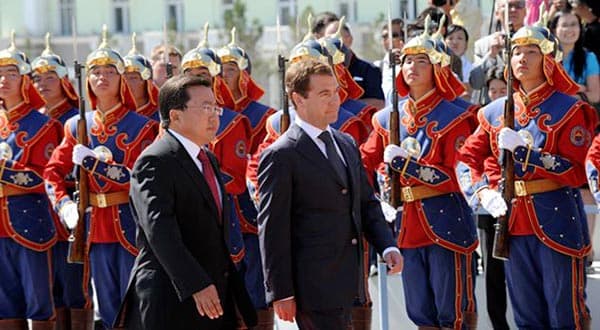 Elbegdorj desidera risolvere il debito verso la Russia