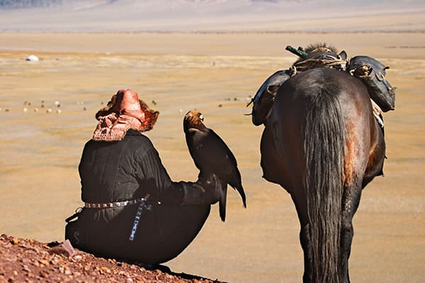 Incontrare gli aquilieri kazaki della Mongolia nell'Altai
